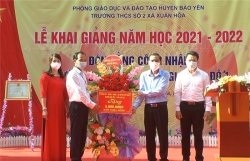 Đồng chí Nguyễn Công tư, Phó Chủ tịch Thường trực HĐND huyện dự khai giảng tại trường THCS số 2, xã Xuân Hòa