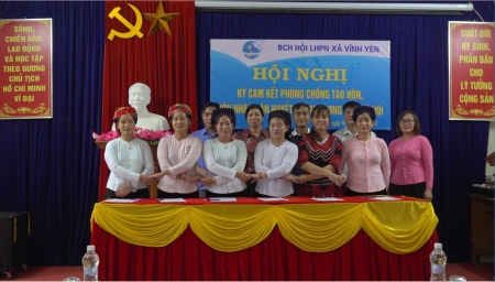 Hội Liên hiệp Phụ nữ xã Vĩnh Yên tổ chức hội nghị ký cam kết phòng chống tảo hôn, hôn nhân cận huyết thống trong cán bộ hội