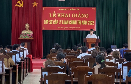 Huyện ủy Bảo Yên tổ chức khai giảng lớp sơ cấp lý luận chính trị năm 2022