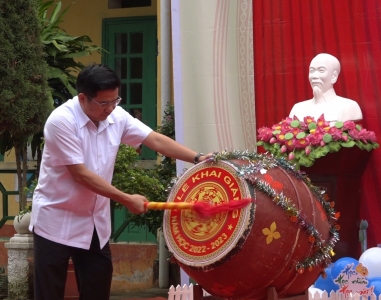 Chủ tịch UBND huyện Bảo Yên Tô Ngọc Liễn dự lễ khai giảng năm học mới tại cụm trường Mầm non, Tiểu học, THCS số 2 Xuân Hòa