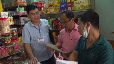 Đoàn kiểm tra liên ngành An toàn thực phẩm huyện Bảo Yên kiểm tra an toàn thực phẩm trong dịp Tết Trung thu năm 2022 tại xã Bảo Hà