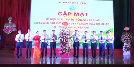Bảo Yên gặp mặt kỷ niệm ngày truyền thống các cơ quan tham mưu giúp việc Huyện ủy và 92 năm ngày thành lập hội LHPN Việt Nam