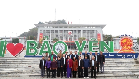 Các đồng chí nguyên lãnh đạo tỉnh Lào Cai thăm, làm việc tại huyện Bảo Yên