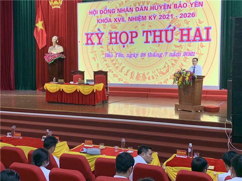 Đồng chí Nguyễn Anh Chuyên, Bí thư Huyện ủy, Chủ tịch HĐND huyện phát biểu bế mạc kỳ họp