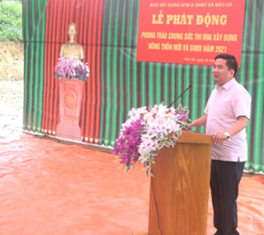 Đồng chí Tô Ngọc Liễn Phó bí thư Huyện ủy, Chủ Tịch UBND huyện phát biểu chỉ đạo tại buổi Lễ