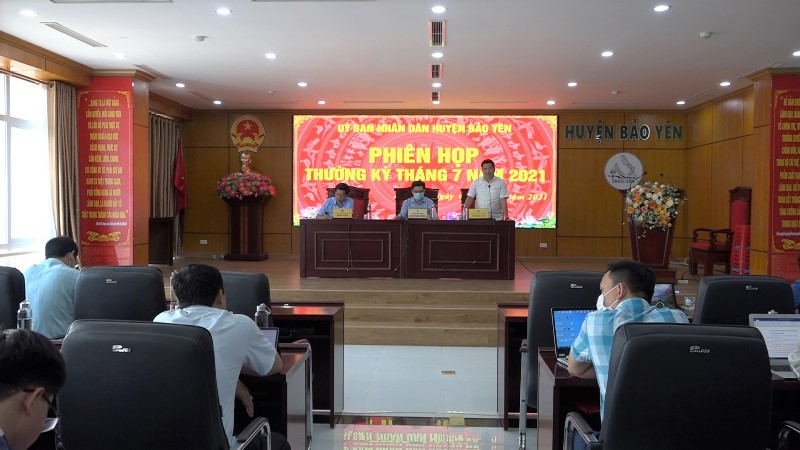 Đồng chí Tô Ngọc Liễn Phó Bí thư Huyện ủy, Chủ tịch UBND huyện phát biểu kết luận tại phiên họp