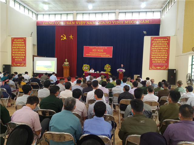Quang cảnh buổi tiếp xúc đối thoại với người dân xã Nghĩa Đô