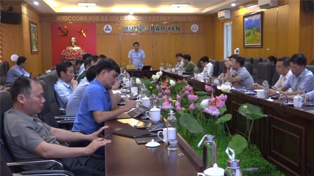 Quang cảnh phiên họp thường kỳ UBND huyện Bảo Yên