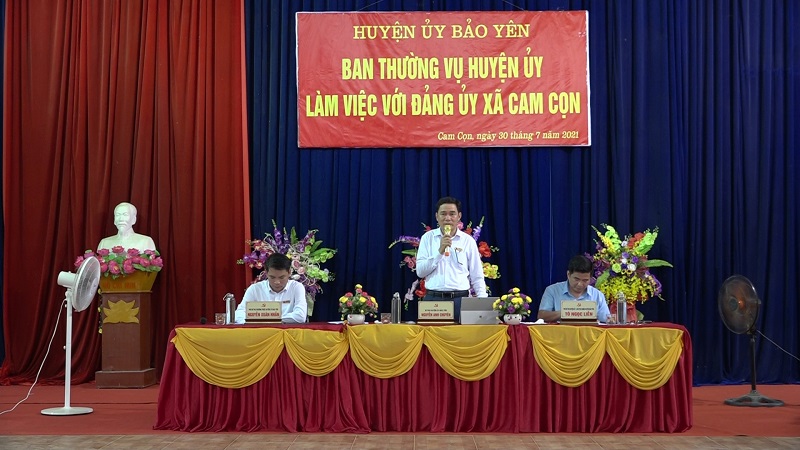 Đồng chí Nguyễn Anh Chuyên, Ủy viên Ban Chấp hành Đảng bộ Tỉnh, Bí thư Huyện ủy, Chủ tịch HĐND huyện phát biểu kết luận buổi làm việc