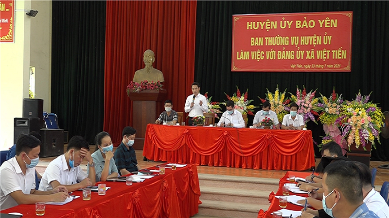 Đồng chí Nguyễn Xuân Nhẫn, Phó Bí thư Thường trực Huyện ủy phát biểu tại buổi làm việc