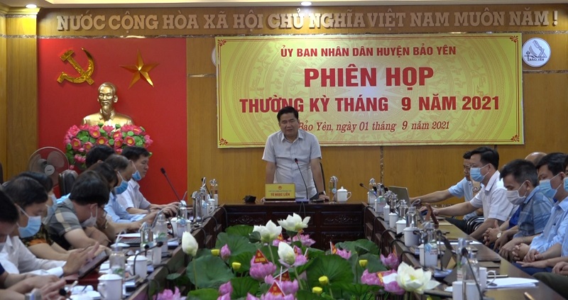 Đồng chí Tô Ngọc Liễn, Phó Bí thư Huyện ủy, Chủ tịch UBND huyện phát biểu kết luận phiên họp