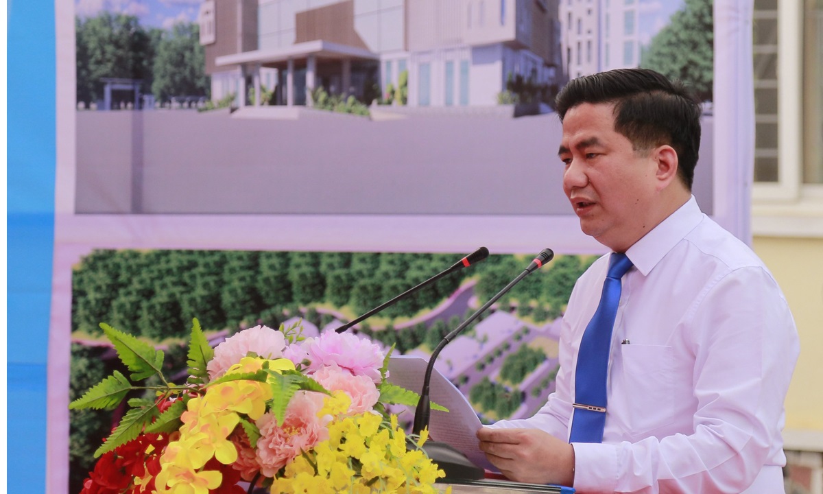 Đồng chí Tô Ngọc Liễn Chủ tịch UBND huyện phát biểu tại buổi lễ Động thổ Bệnh viện đa khoa huyện Bảo Yên
