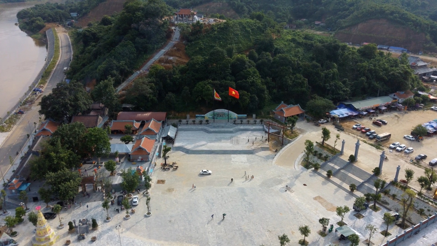 Đền Bảo Hà là di tích lịch sử văn hóa nổi tiếng đã được huyện Bảo Yên xác định là trung tâm trong hành trình du lịch tâm linh của địa phương