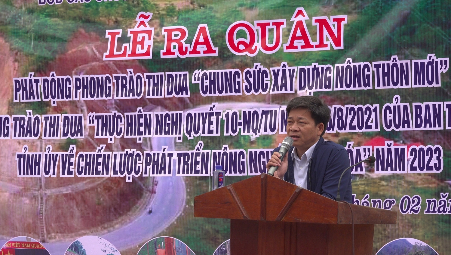 Đồng chí Nguyễn Việt Hà, Phó Chủ tịch UBND huyện phát biểu tại buổi lễ