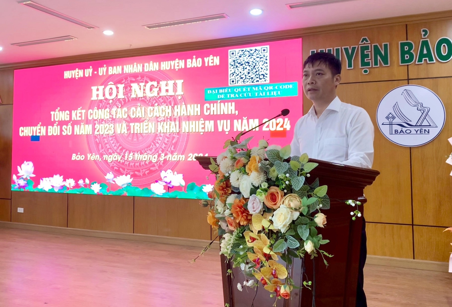 Đồng chí Chủ tịch UBND huyện Trần Trọng Thông phát biểu kết luận hội nghị