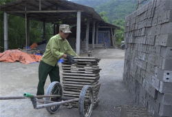Cựu chiến binh Nguyễn Văn Bảo làm giàu từ sản xuất gạch không nung