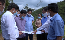 Phó Chủ tịch UBND tỉnh Lào Cai Hoàng Quốc Khánh kiểm tra các dự án sắp xếp dân cư tập trung trên địa bàn huyện Bảo Yên