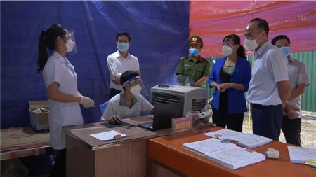 Phó Bí thư Thường trực Tỉnh ủy Vũ Xuân Cường kiểm tra công tác phòng, chống dịch Covid - 19 tại huyện Bảo Yên