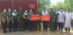 Công an tỉnh Lào Cai hỗ trợ dựng 02 lán chốt kiểm soát dịch Covid-19 tại huyện Bảo Yên tiếp giáp với tỉnh Hà Giang