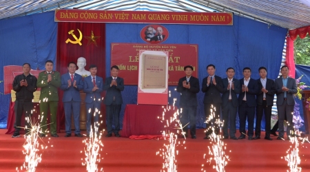 Đảng bộ xã Tân Tiến tổ chức Lễ ra mắt cuốn Lịch sử Đảng bộ xã giai đoạn 1949 - 2020