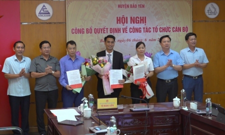 UBND huyện Bảo Yên tổ chức Hội nghị công bố Quyết định về công tác tổ chức cán bộ
