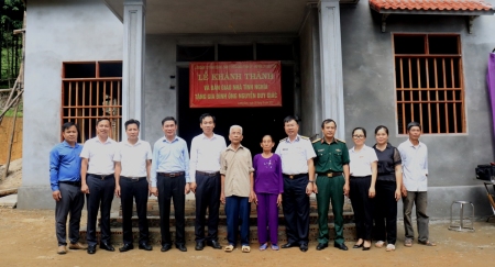 Trao nhà tình nghĩa cho gia đình chính sách Nguyễn Duy Giác xã Lương Sơn