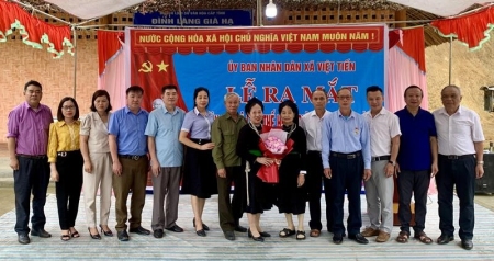 Ra mắt câu lạc bộ Liên thế hệ tự giúp nhau thôn Già Hạ, xã Việt Tiến