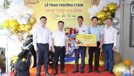 Ngân hàng thương mại cổ phẩn bưu điện Liên Việt chi nhánh tỉnh Lào Cai tổ chức Lễ trao thưởng chương trình khuyến mại: “Hàng triệu quà tặng - vạn lời tri ân”