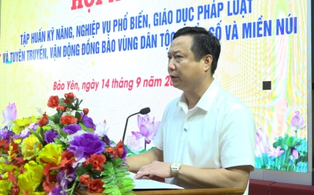 Đồng chí Nguyễn Anh Dũng   Phó chủ tịch UBND huyện phát biểu chỉ đạo tại hội nghị