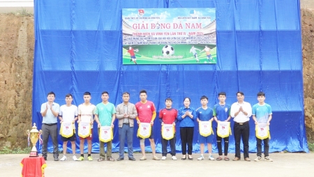 Đoàn xã Vĩnh Yên tổ chức khai mạc giải bóng đá nam năm 2024