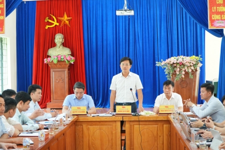 Đồng chí Hoàng Quốc Bảo  Ủy viên BCH Đảng bộ Tỉnh  Bí thư Huyện ủy phát biểu kết luận buổi làm việcJPG
