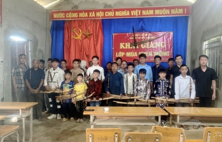 Tổ chức lớp học thổi khèn  múa khèn Mông cho thế hệ trẻ là giải pháp quan trọng để bảo tồn  gìn giữ bản sắc văn hóa dân tộc Mông