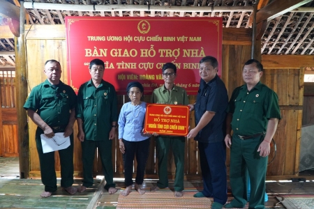 Bàn giao hỗ trợ Nhà “Nghĩa tình Cựu chiến binh” cho hội viên cựu chiến binh xã Nghĩa Đô