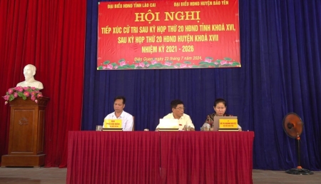 Các đại biểu HĐND tỉnh Lào Cai tham dự hội nghị