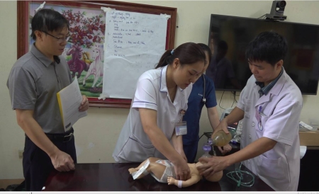 51 Cán bộ, y Bác sỹ Trung tâm y tế, Bệnh viện đa khoa huyện Bảo Yên được tập huấn cấp cứu nhi khoa cơ bản
