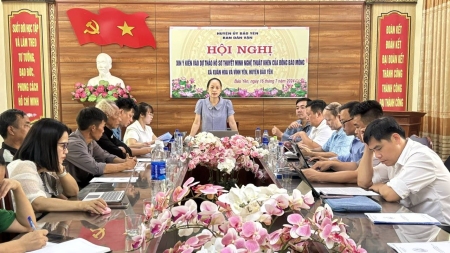 Đồng chí Lý Thị Bầu  Trưởng ban Dân vận Huyện ủy Bảo Yên phát biểu kết luận hội nghị