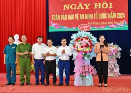 Phó Chủ tịch UBND tỉnh Giàng Thị Dung dự ngày hội Toàn dân bảo vệ an ninh tổ quốc tại xã Xuân Thượng