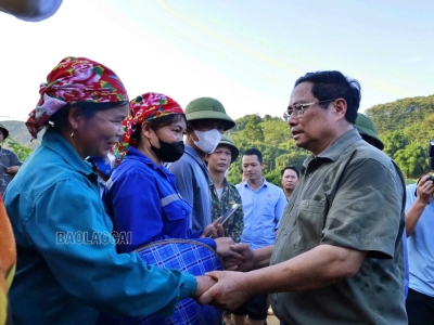 Thủ tướng Chính phủ Phạm Minh Chính thăm vùng lũ Làng Nủ