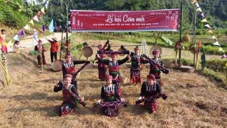 Độc đáo lễ hội mừng cơm mới của đồng bào Xa Phó Kim Sơn