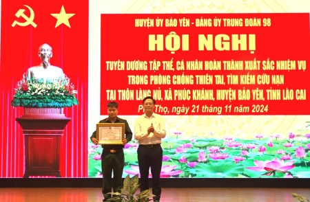 Gặp mặt, tuyên dương tập thể, cá nhân hoàn thành xuất sắc nhiệm vụ trong phòng chống thiên tai tìm kiếm cứu nạn tại thôn Làng Nủ