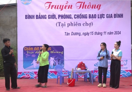 Hội LHPN huyện Bảo Yên đẩy mạnh truyền thông bình đẳng giới, phòng, chống bạo lực gia đình tại chợ phiên