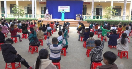 Hơn 300 học sinh trường Tiểu học xã Lương Sơn tham gia hoạt động ngoại khóa chủ đề “Lòng biết ơn”