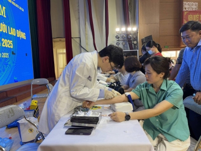 Trên 600 cán bộ, công nhân, viên chức, người lao động được khám sức khỏe, xét nghiệm miễn phí các bệnh lý về máu