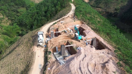 Hoàn thành đổ bê tông cột móng đầu tiên tại gói thầu số 2, dự án đường dây 500kv Lào Cai - Vĩnh Yên