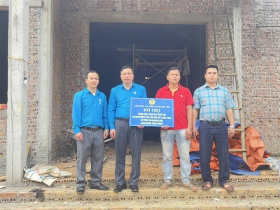 LĐLLĐ huyện Bảo Yên trao kinh phí hỗ trợ đoàn viên người lao động bị ảnh hưởng bởi cơn bão số 3