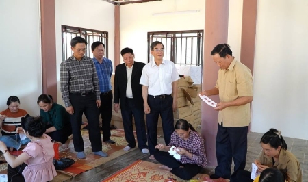 Đồng chí Nguyễn Hữu Vạn, nguyên Tổng Kiểm toán Nhà nước thăm và làm việc tại huyện Bảo Yên