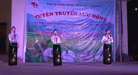 Trung tâm Văn hóa, thể thao - Truyền thông huyện tuyên truyền lưu động đưa thông tin về cơ sở