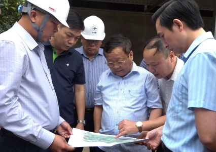 Phó Chủ tịch UBND tỉnh Nguyễn Trọng Hài kiểm tra phát sinh trong quá trình thi công đường dây 500kV tại huyện Bảo Yên