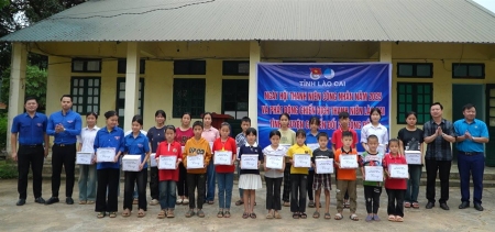 Tỉnh đoàn Lào Cai tổ chức Ngày hội Thanh niên công nhân năm 2025 và phát động chiến dịch Thanh niên Lào Cai tình nguyện chuyển đổi số cộng đồng