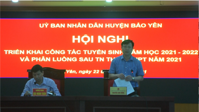 Đồng chí Nguyễn Anh Dũng Phó Chủ tịch UBND huyện phát biểu chủ trì hội nghị (2)